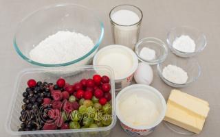 Скоростной рецепт заливного пирога с ягодами